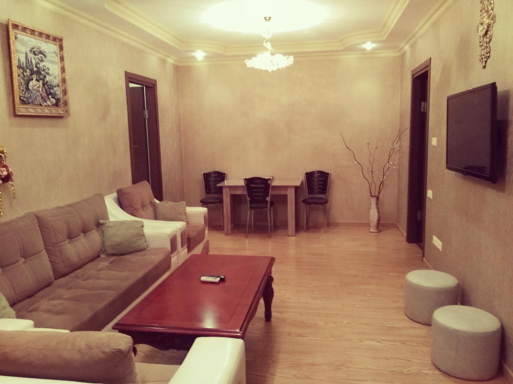 Tamar'S Apartment On Inasaridze 7A บาทูมิ ภายนอก รูปภาพ