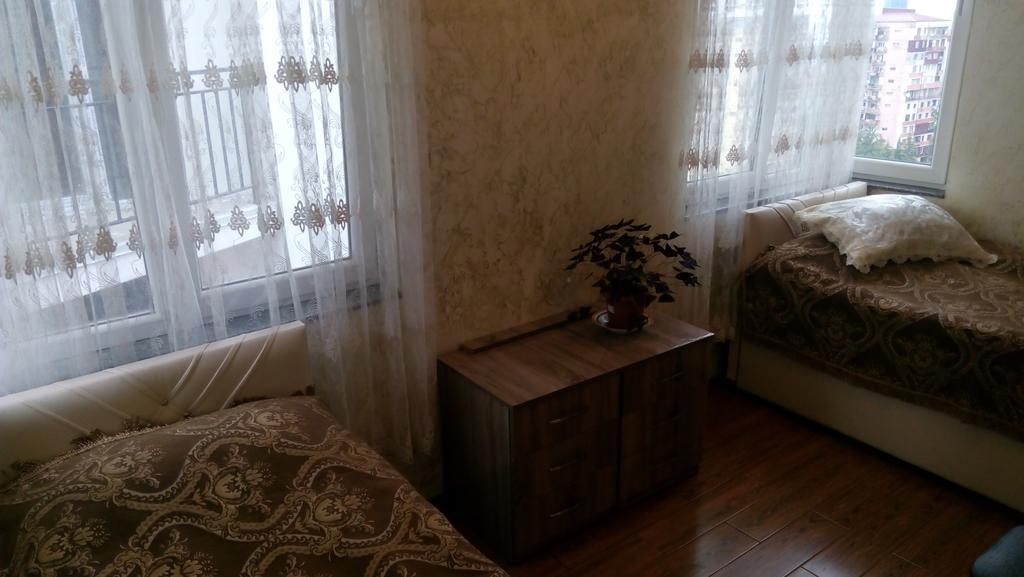 Tamar'S Apartment On Inasaridze 7A บาทูมิ ภายนอก รูปภาพ