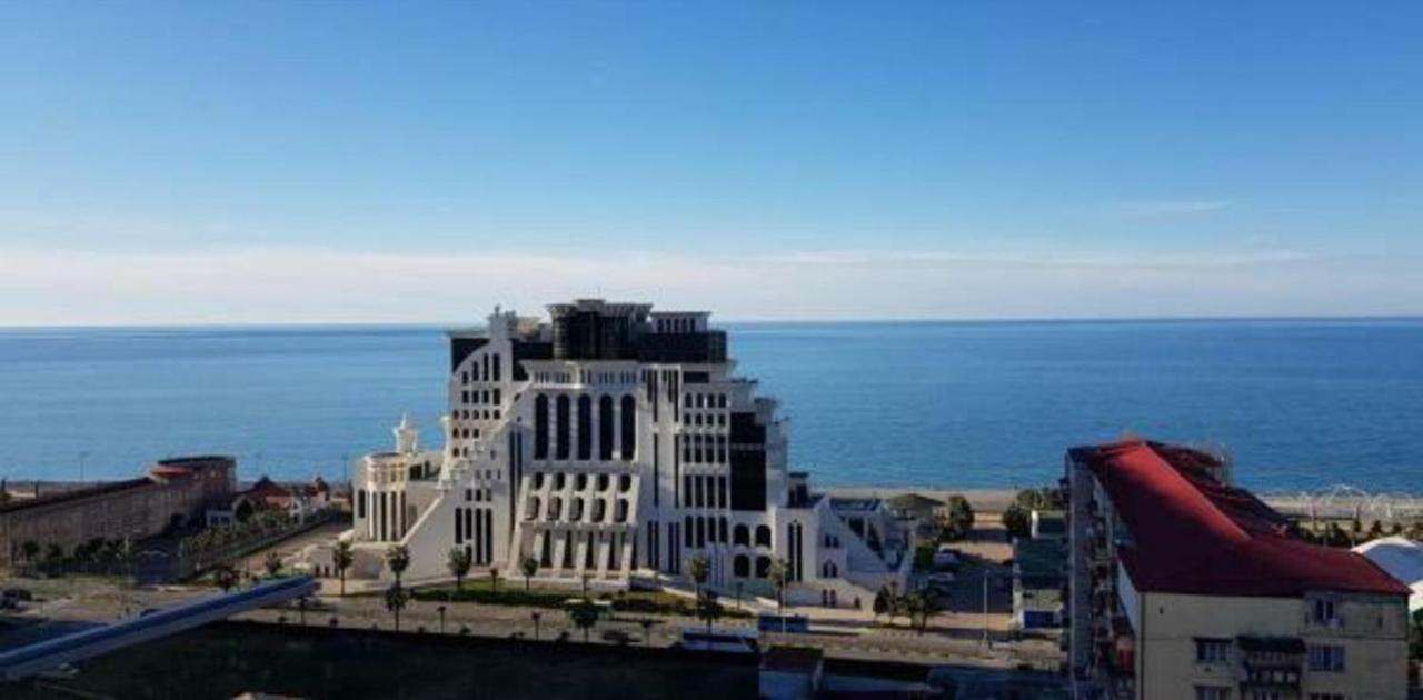 Tamar'S Apartment On Inasaridze 7A บาทูมิ ภายนอก รูปภาพ