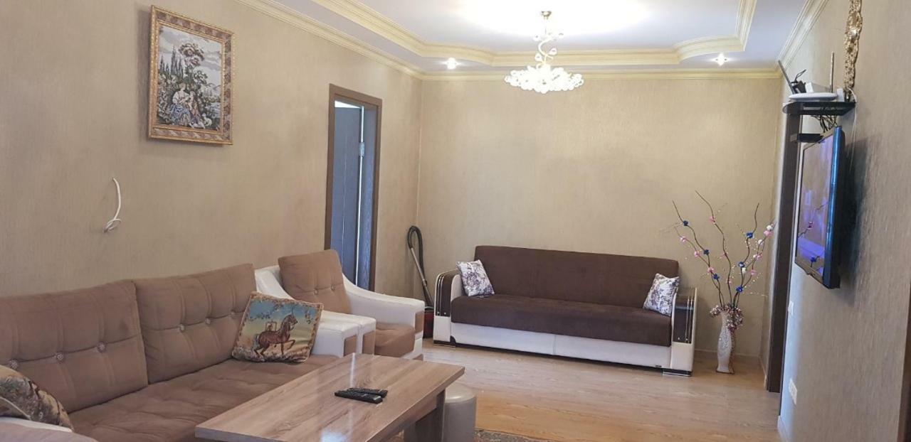 Tamar'S Apartment On Inasaridze 7A บาทูมิ ภายนอก รูปภาพ